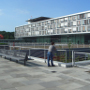 Blick von der Promenade, dem Hauptzugang des Klinikums auf das fertiggestellte Gebäude.